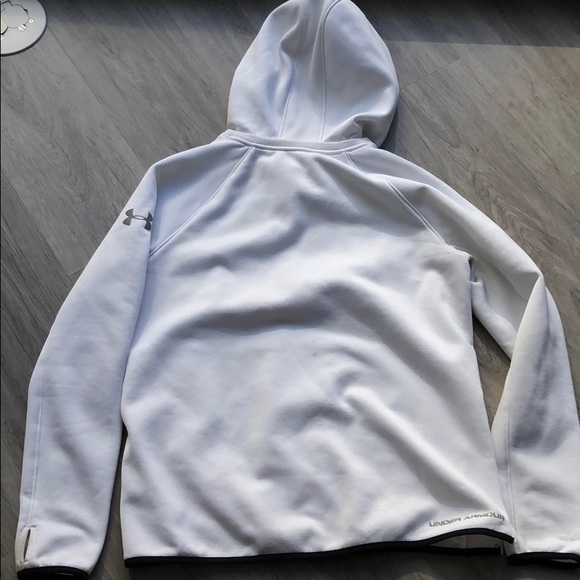 White underarmour top with hoodie - Picture 5 of 6